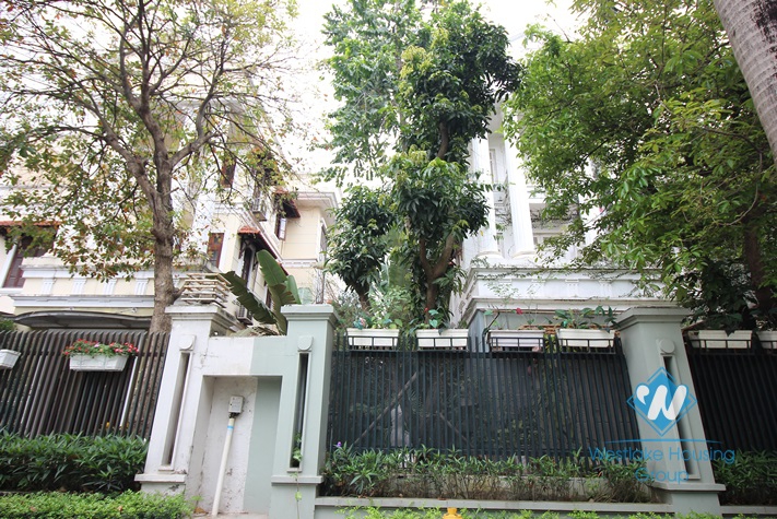 Beautiful 5 bedrooms house for rent in CIputra Compound 